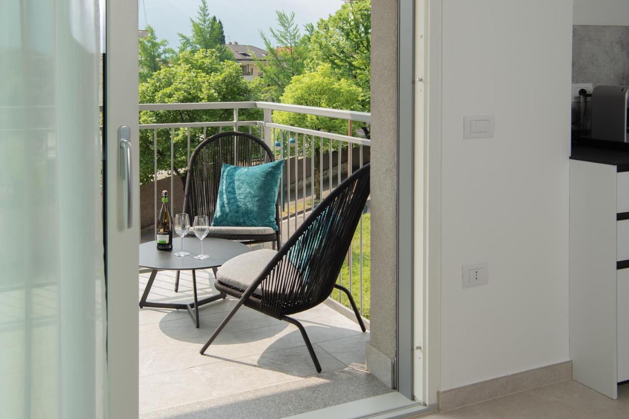 Suite Butterfly - Dolce Vita At Lake Garda ริวาเดลการ์ดา ภายนอก รูปภาพ